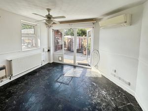 Dining Room - click for photo gallery